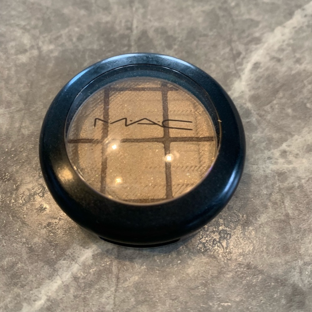 Mac limited edition Golden Crown eyeshadow -NEW